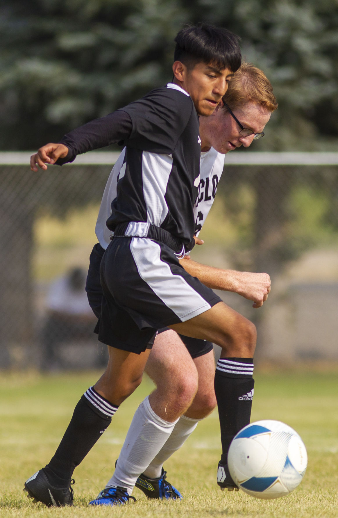Buhl battles Declo boys soccer